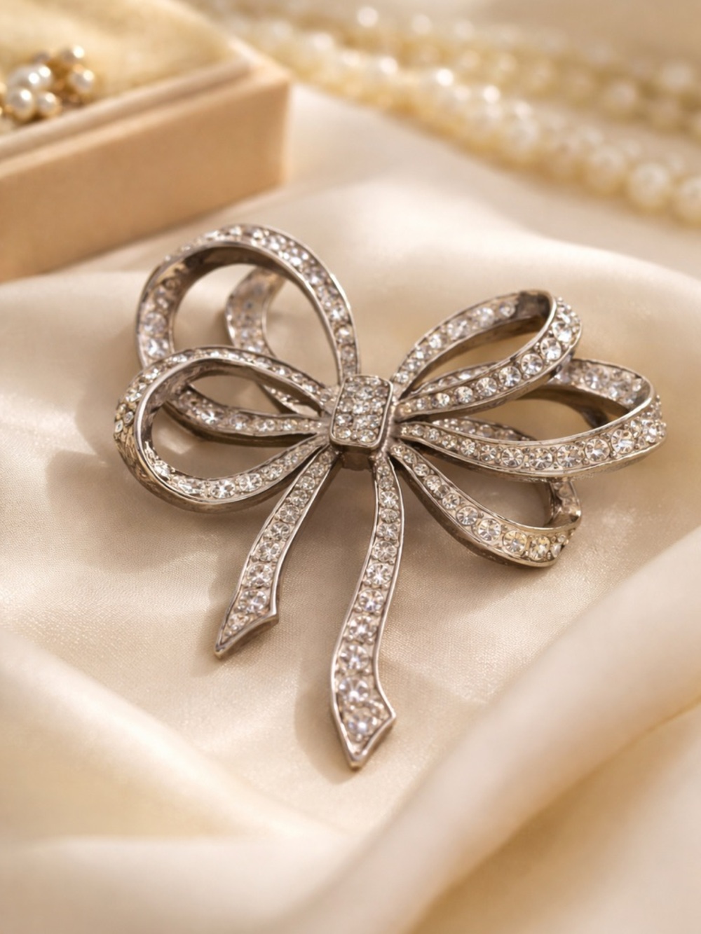 Carolee Rhinestone Bow Brooch ✨ Silver Sparkly Coquette Pin